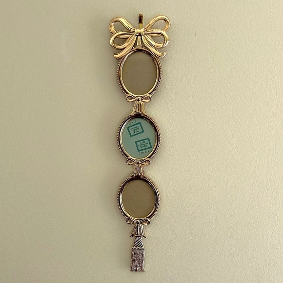 Bombay Company Gold Metal Bow & Tassel 3 Oval Frame Tiered Picture Frames Brass - Picture 1 of 9